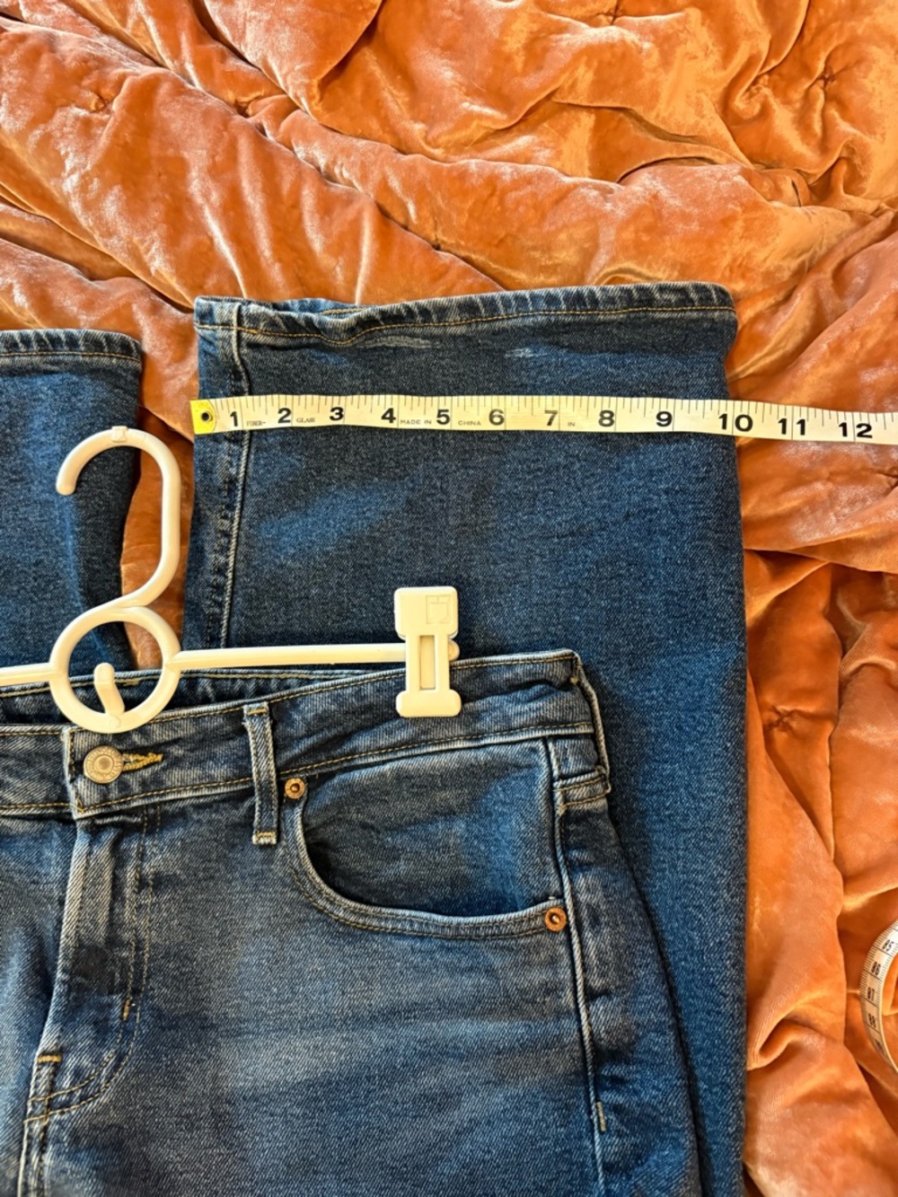 Old Navy Women's Wide-Leg Jeans in Medium Blue Wash - Picture 3 of 7
